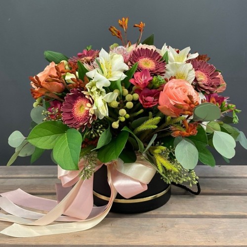Orange flowers in a box (Compact)